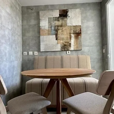 2 Bed Penthouse With Sea View Апартаменти