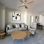 2 Bed Penthouse With Sea View * 托雷莫利诺斯