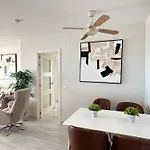 شقة 2 Bed Penthouse With Sea View *