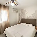 شقة 2 Bed Penthouse With Sea View *