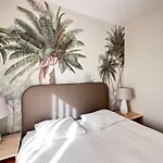 2 Bed Penthouse With Sea View *