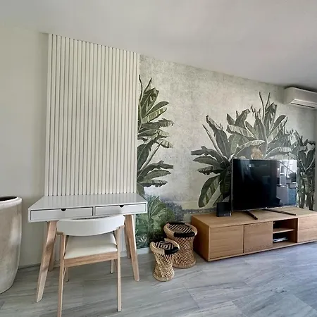 Apartment 2 Bed Penthouse With Sea View *