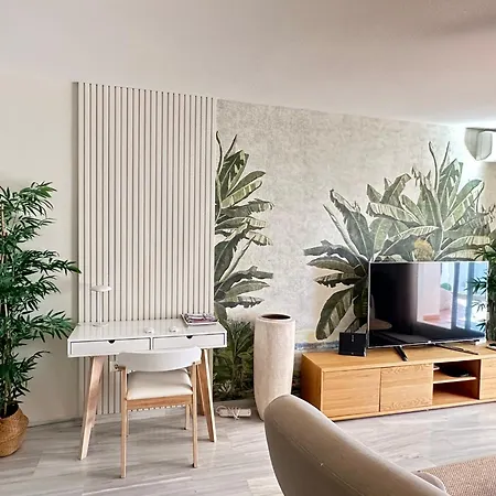 2 Bed Penthouse With Sea View דירה *