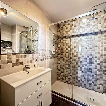 2 Bed Penthouse With Sea View Apartment