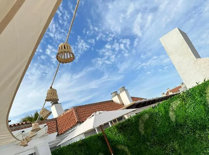 2 Bed Penthouse With Sea View *