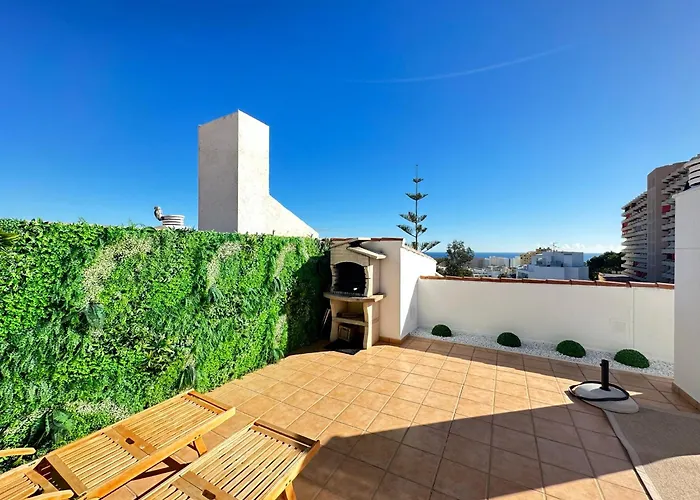 2 Bed Penthouse With Sea View Апартаменты