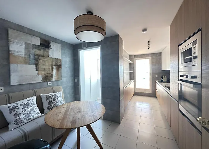 2 Bed Penthouse With Sea View Апартаменты *