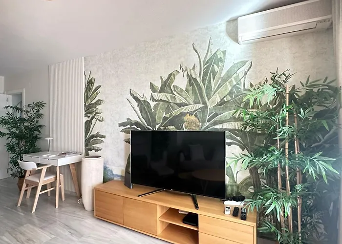 2 Bed Penthouse With Sea View *