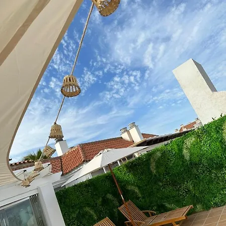 2 Bed Penthouse With Sea View *