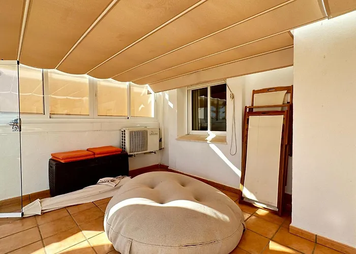 2 Bed Penthouse With Sea View Appartement *