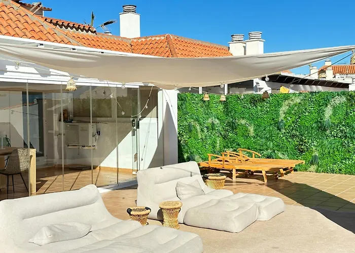 2 Bed Penthouse With Sea View *