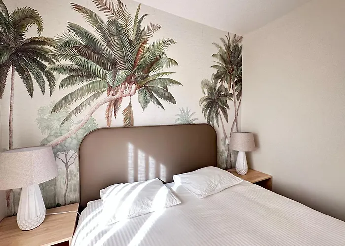 2 Bed Penthouse With Sea View *