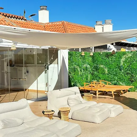 2 Bed Penthouse With Sea View *